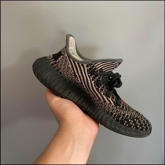 Authentic non-reflective yeezy yecheils - Picture 2 of 6